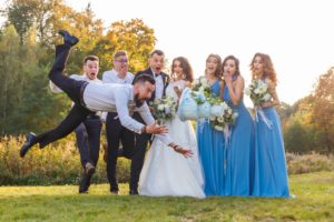 wedding-photographer-captured-silly-moment-of-bridal-party