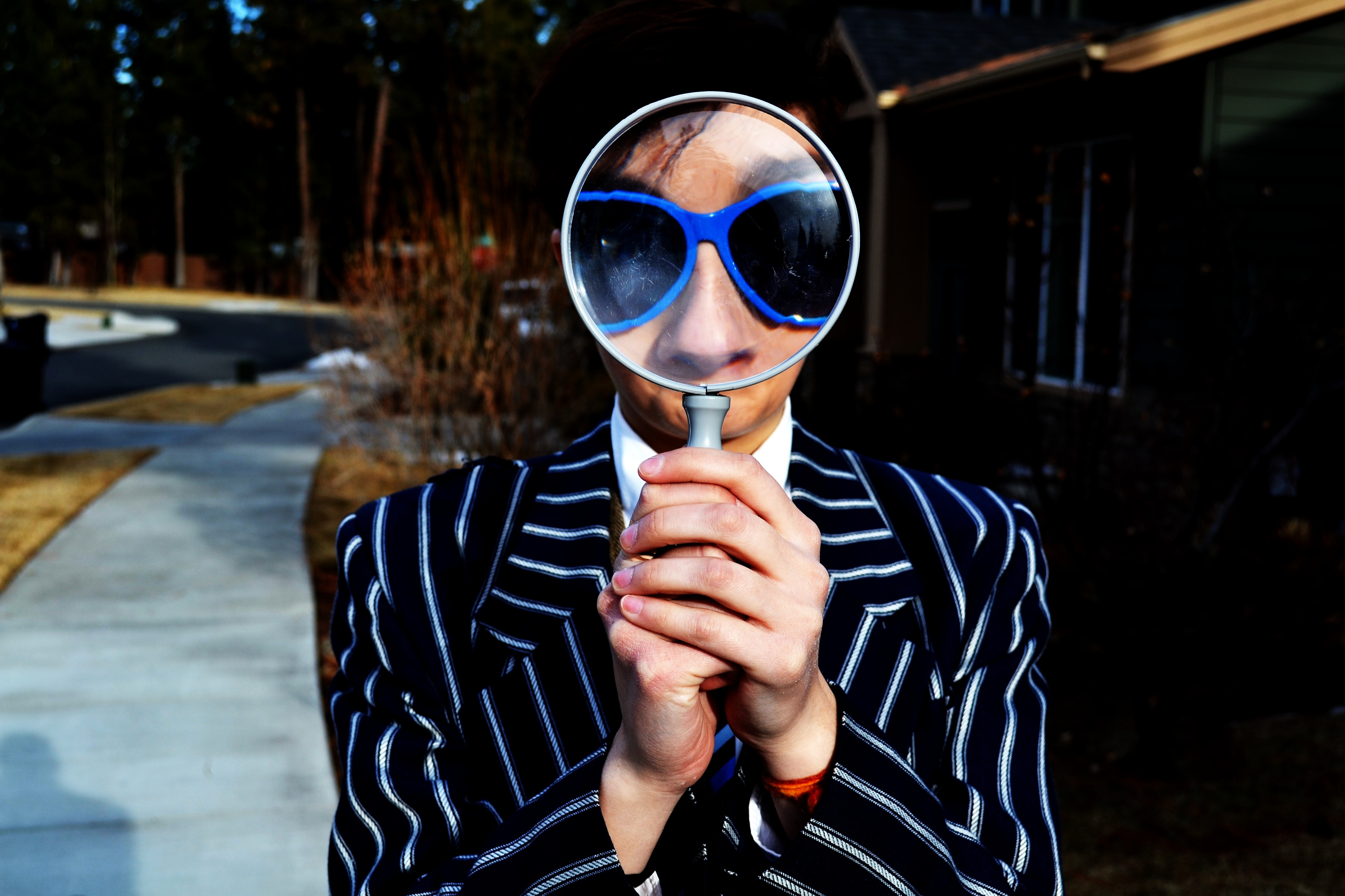 Man-wth-magnifying-glass.jpg